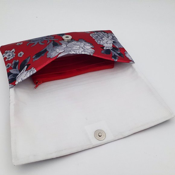 NEW! Red Silk Floral Bouquet Wristlet Clutch - Picture 6 of 8